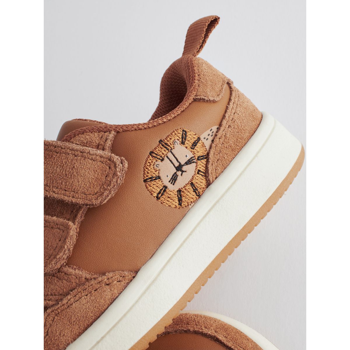 Chaussures premiers pas en cuir à scratch marron fauve, NEXT