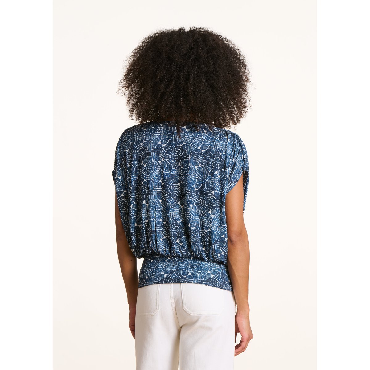 T-shirt col V à imprimé bleu, LA FEE MARABOUTEE
