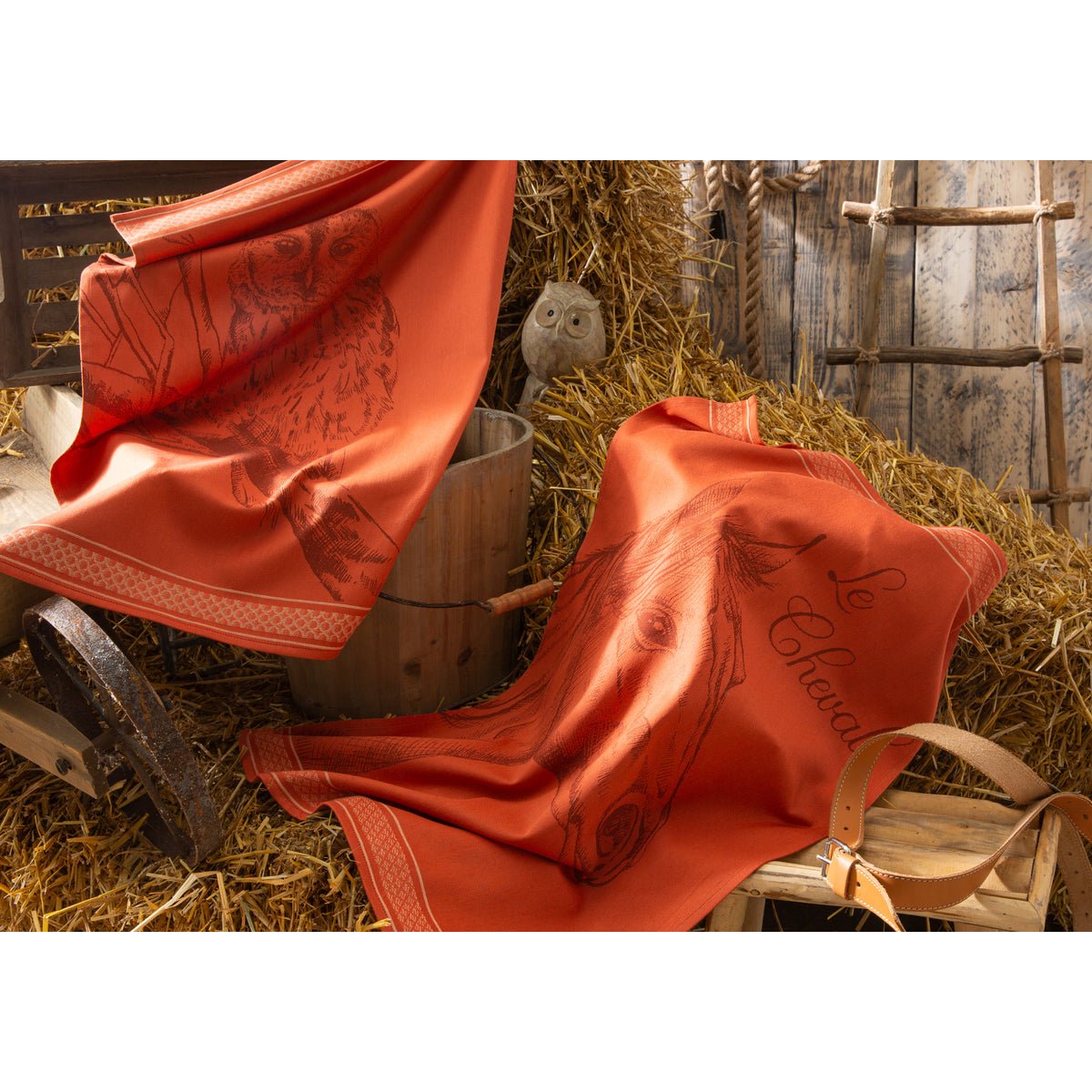 Torchon jacquard en coton CHOUETTE rouge, COUCKE
