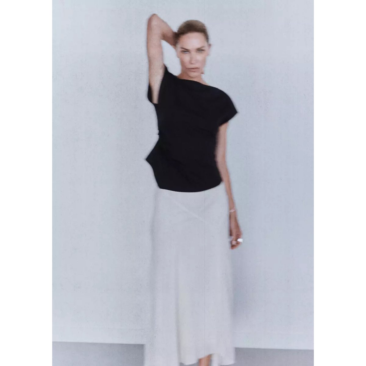 T-shirt coton bas asymétrique noir, MANGO