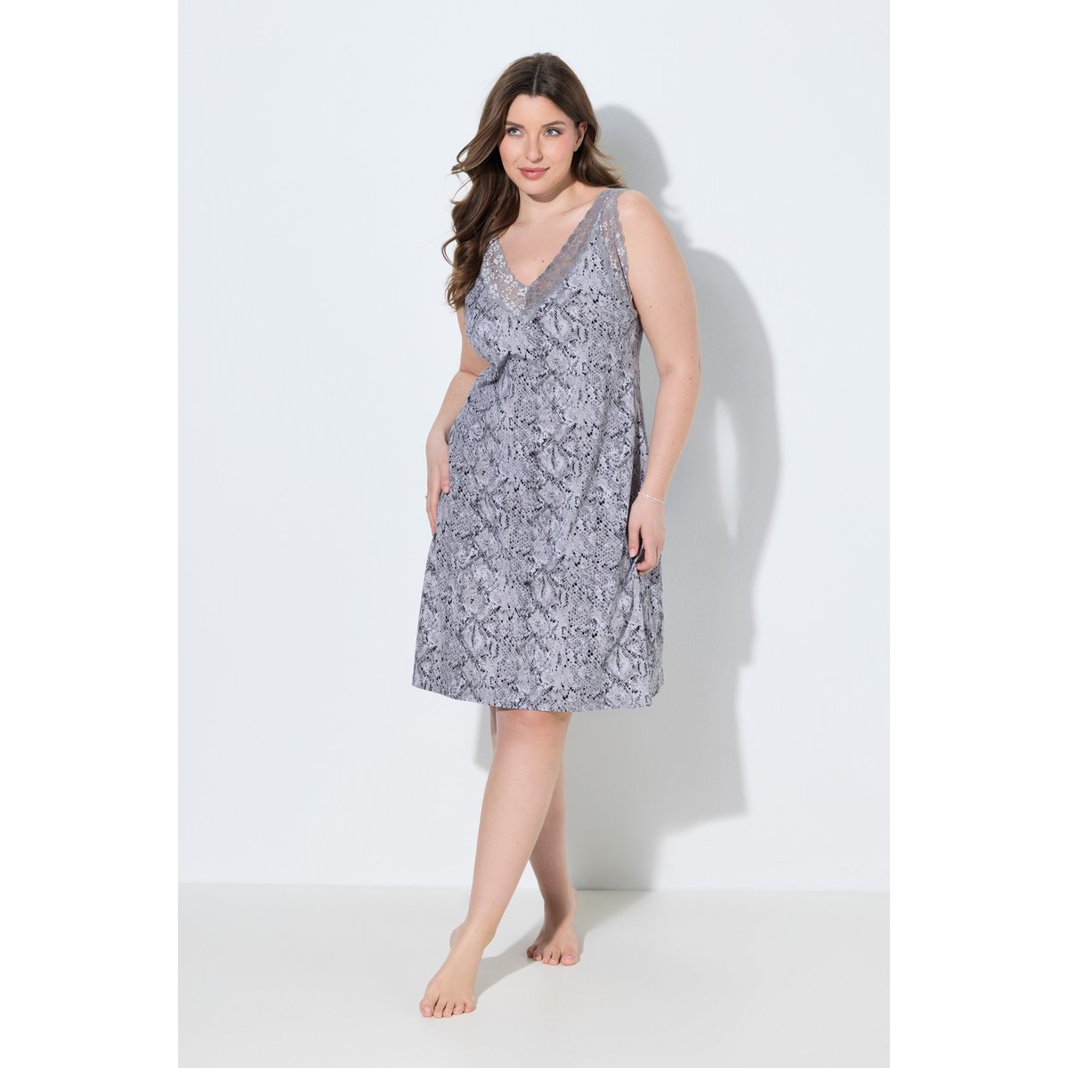Chemise de nuit TruYou, avec dentelle gris foncé, ULLA POPKEN