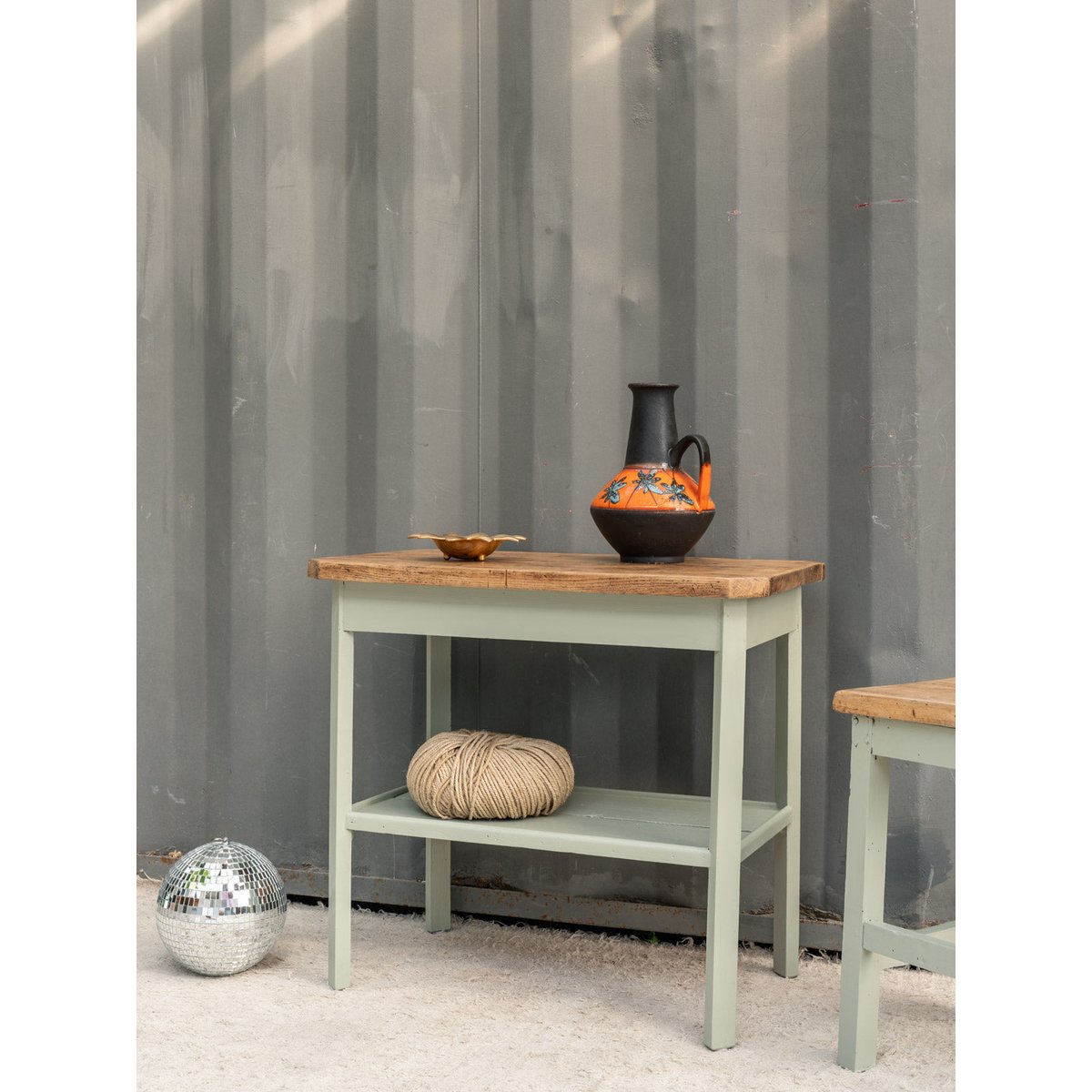 Table d'appoint en bois vert d'eau Francine N°1087 - Bon état bois foncé, DEBONGOUT