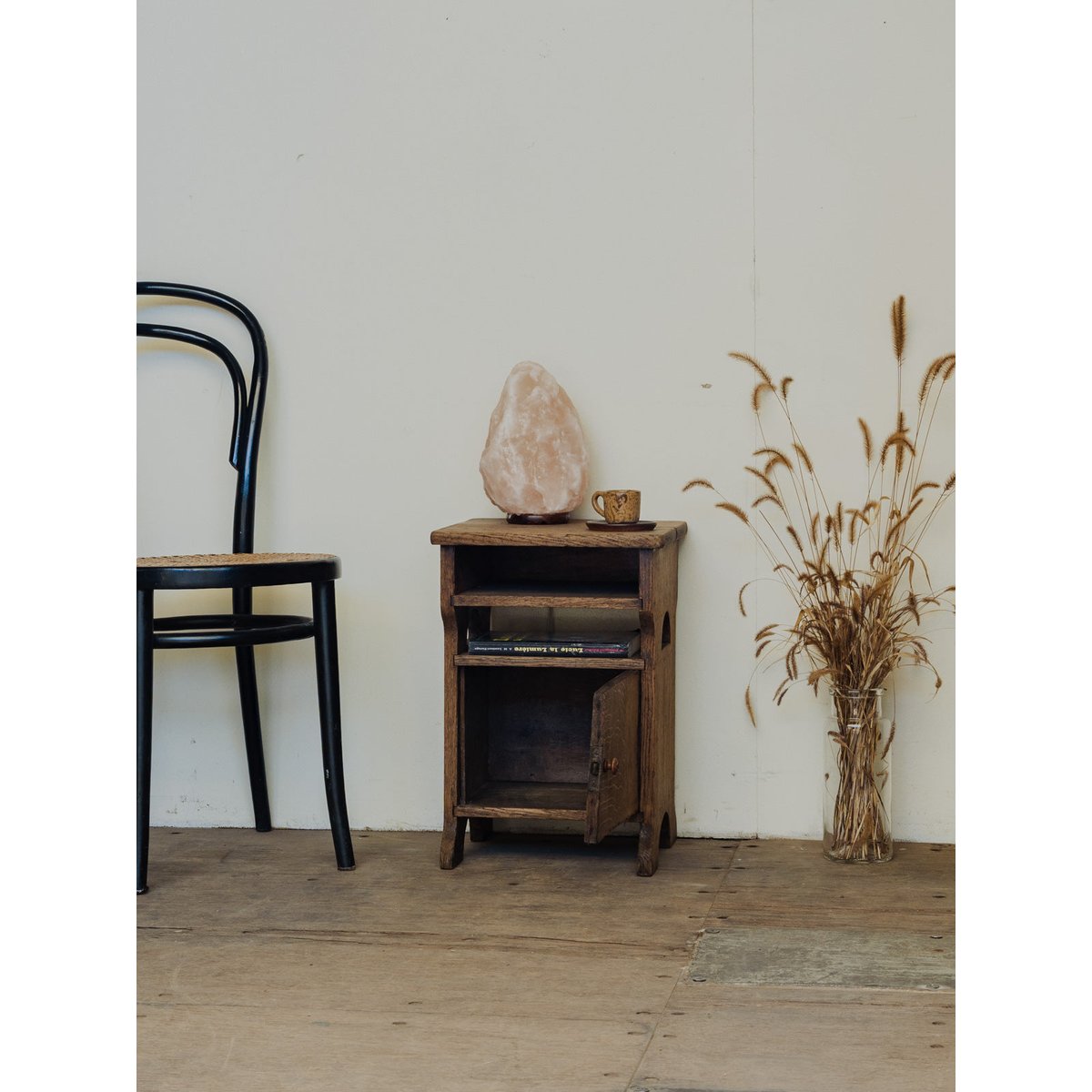 Table de chevet en bois Odile N°1439 - Bon état bois foncé, DEBONGOUT
