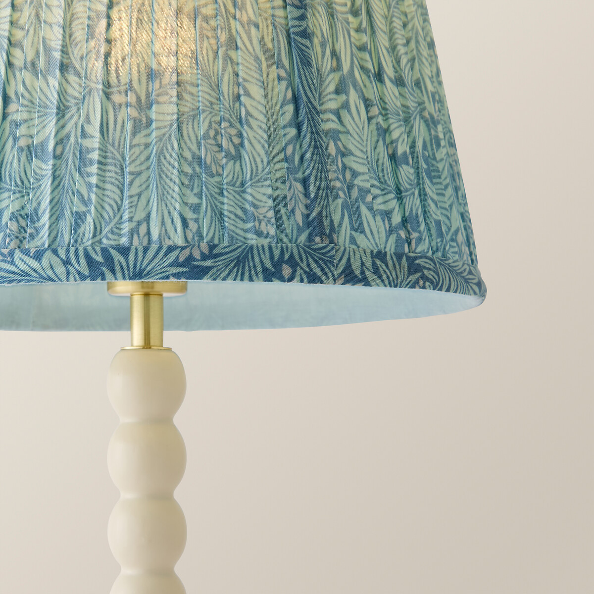Bobbie Painted Cream Bobbin Table Lamp with Leaf Pleated Shade blue, SO'HOME