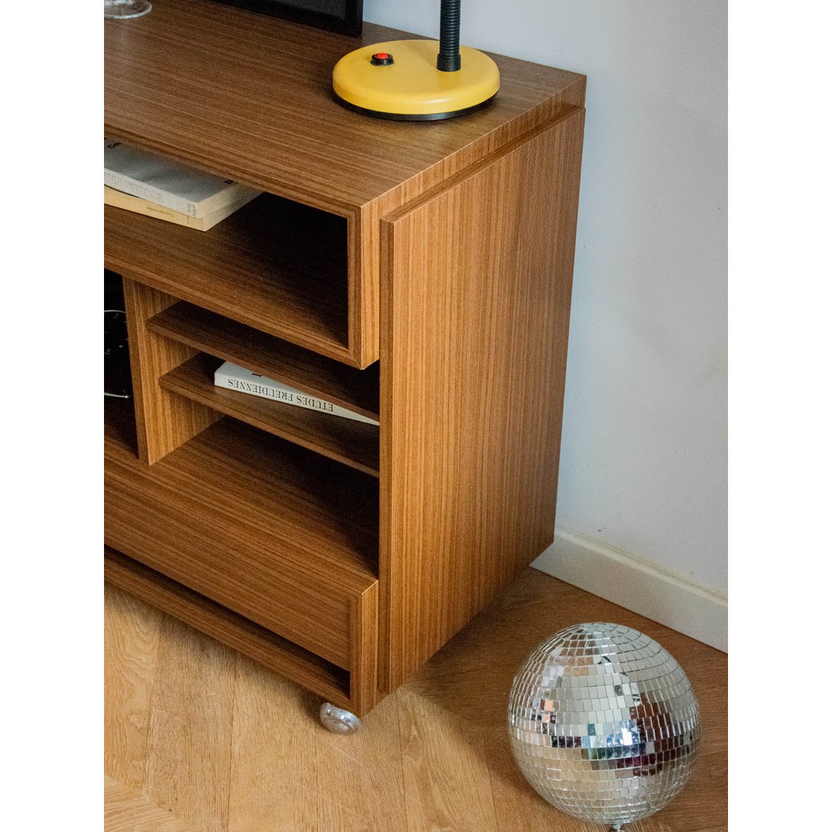 Buffet à roulettes en bois Gustave N°501 - Bon état bois foncé, DEBONGOUT