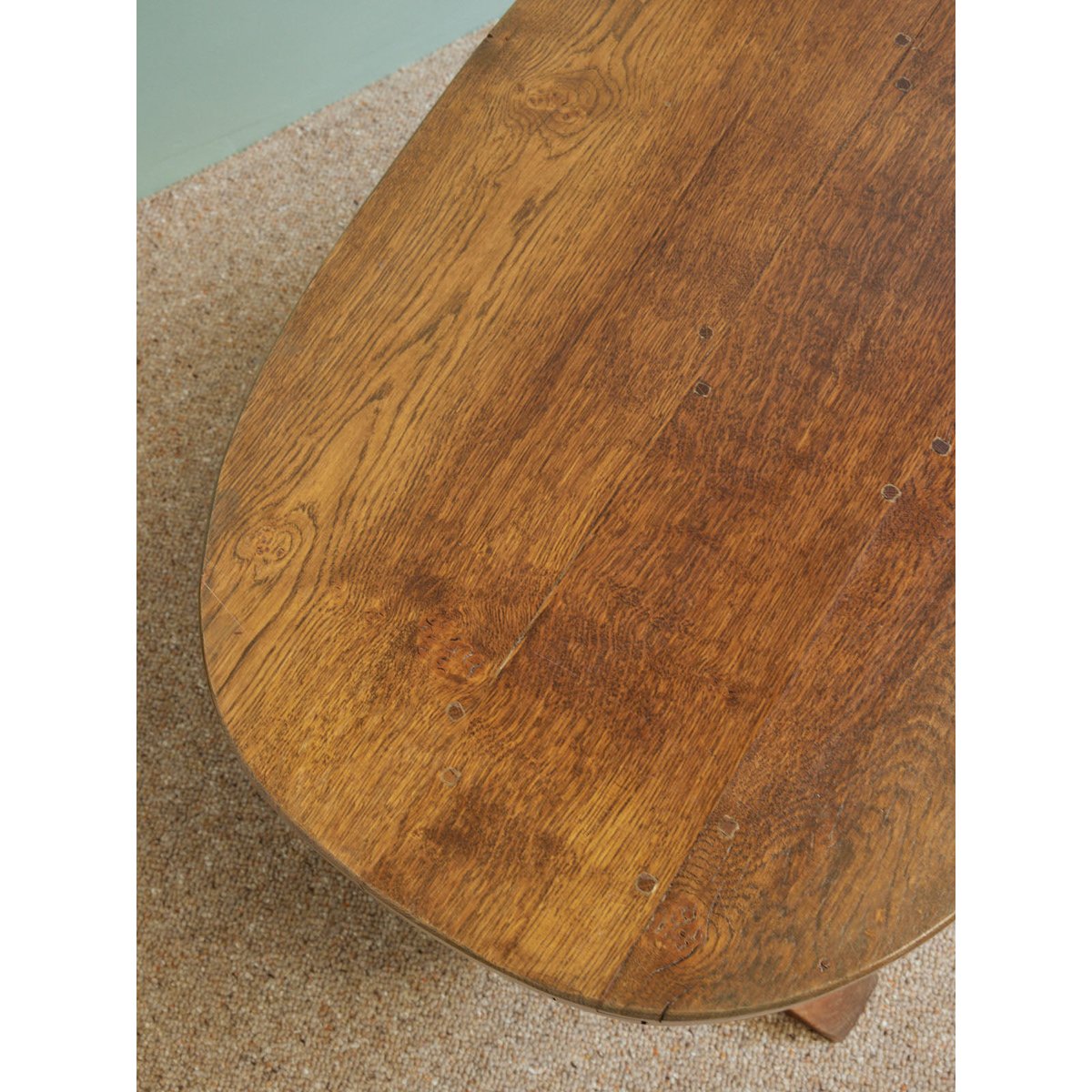 Table basse ovale en bois brut Donna N°1596 - Bon état bois foncé, DEBONGOUT
