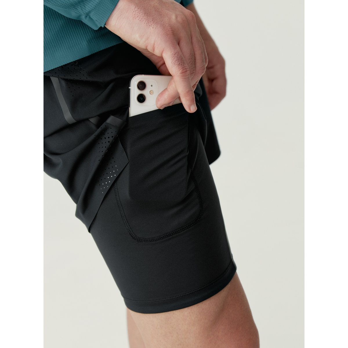 Short de sport Homme Training KUBAN noir, BORN