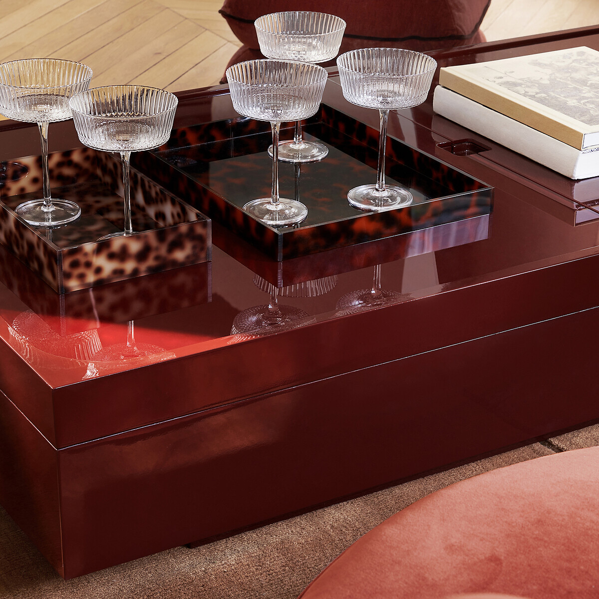 Table basse de rangement, en verre et laque, HIBASHI bourgogne, AM.PM