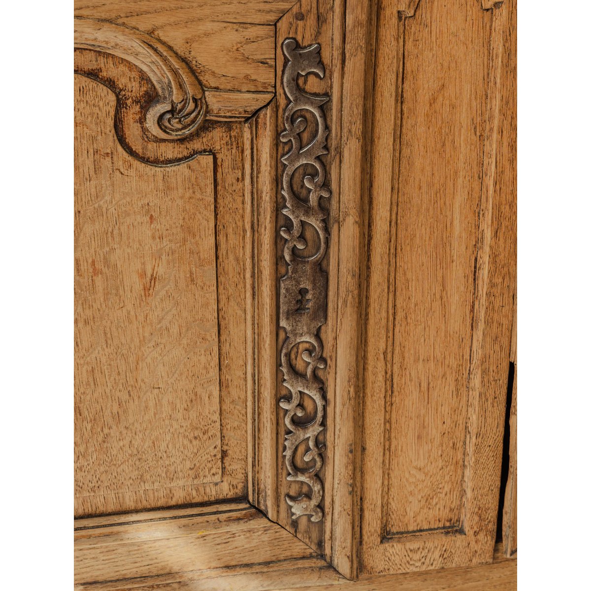 Grand buffet en bois Gilbert N°1543 - Bon état bois clair, DEBONGOUT