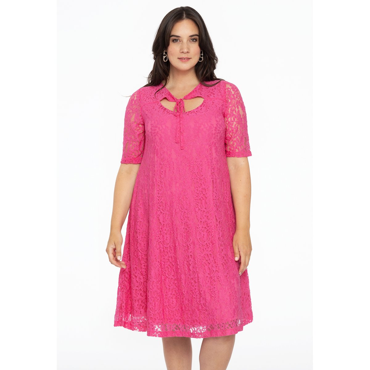 Robe en dentelle rose, YOEK