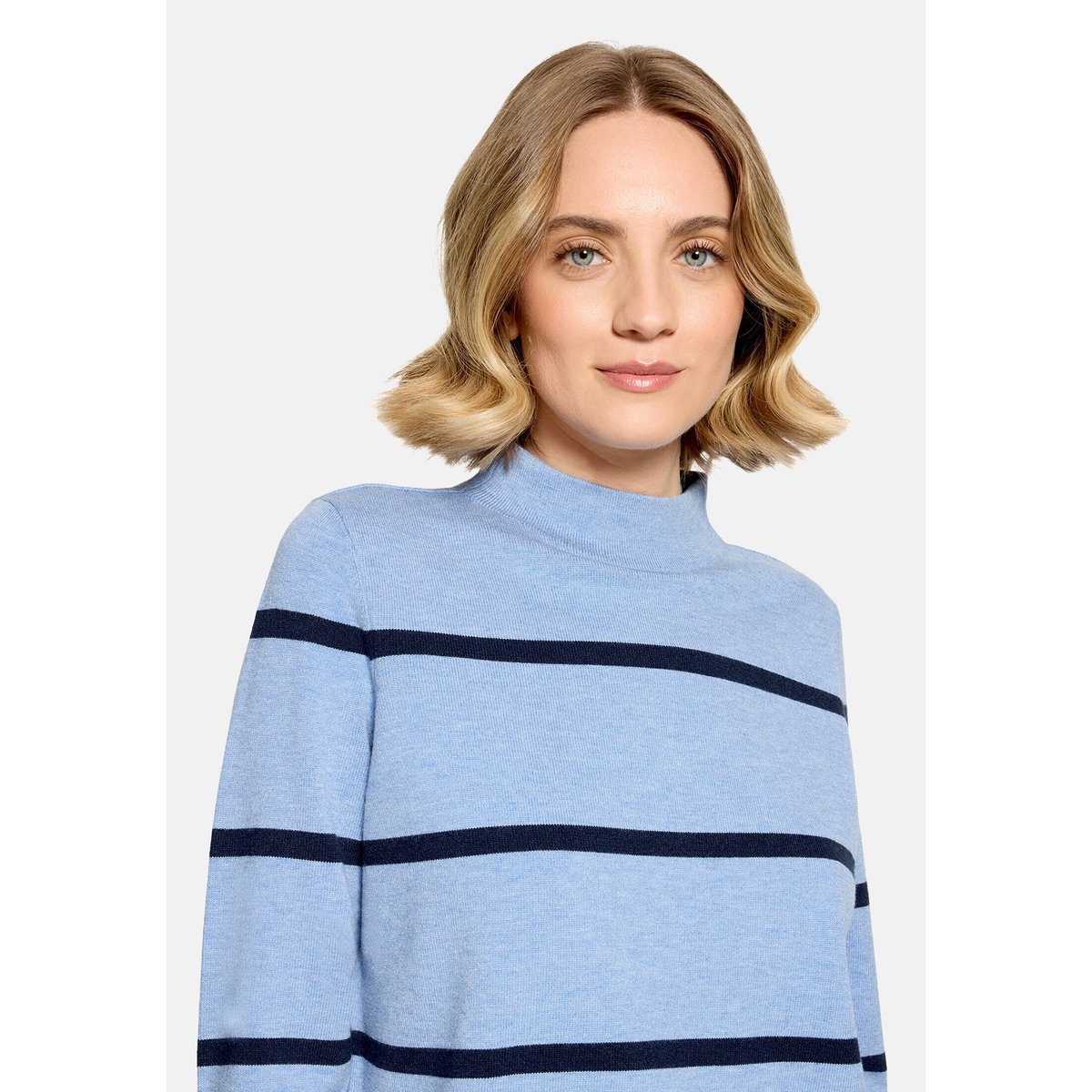 Pull-over en fine maille à col droit patch blue/dark blue, BETTY BARCLAY