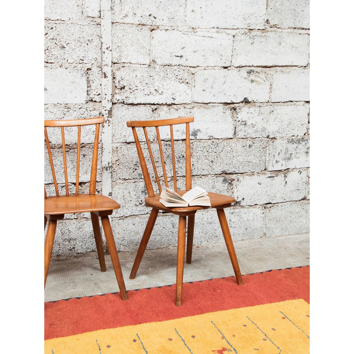 Paire de chaises en bois Alma N°729 - Bon état bois, DEBONGOUT