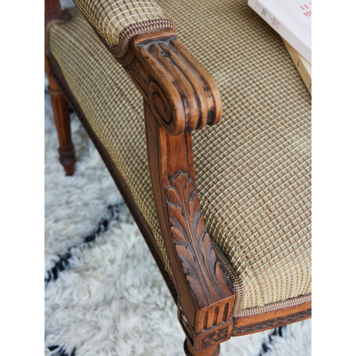 Banquette ancienne en bois et tissu Martine N°171 - Bon état bois foncé, DEBONGOUT