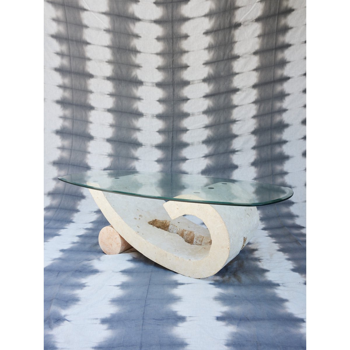 Table basse en travertin et verre Marie-Pierre N°84 - Bon état beige, DEBONGOUT