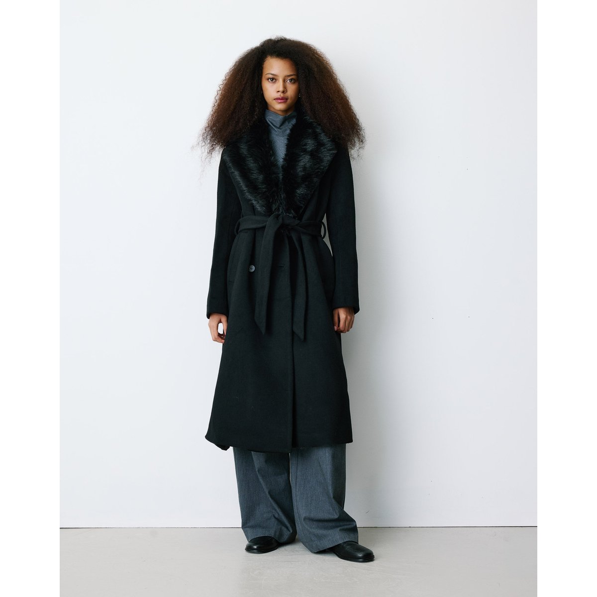 Manteau long croisé col en Imitation fourrure noir Beryl noir, GRACE & MILA