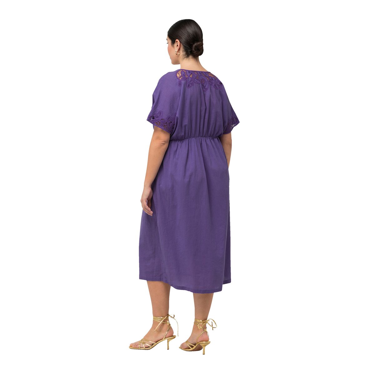 Robe oversize avec broderies. Décolleté en violet, ULLA POPKEN