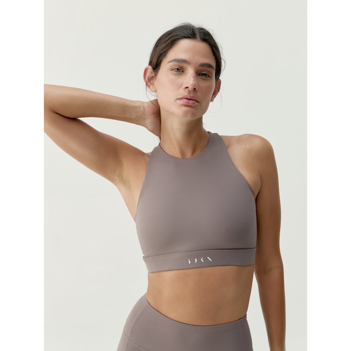 Brassière de sport femme Asura Maintien élevé bretelles coussinets amovibles marron taupe, BORN