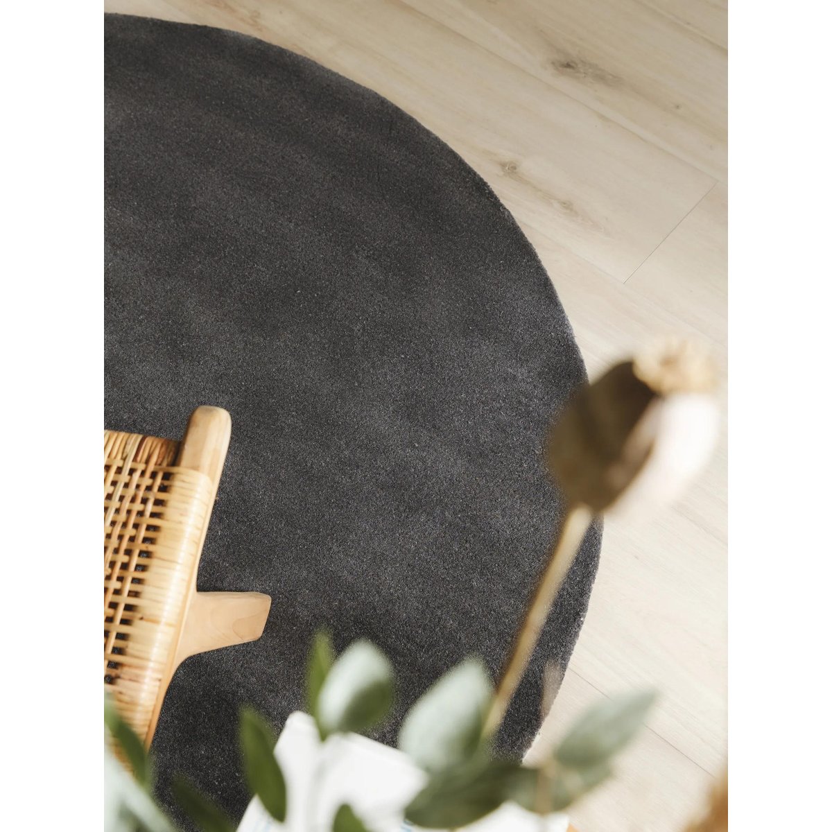 Tapis rond en laine tufté main BENT anthracite, BENUTA 