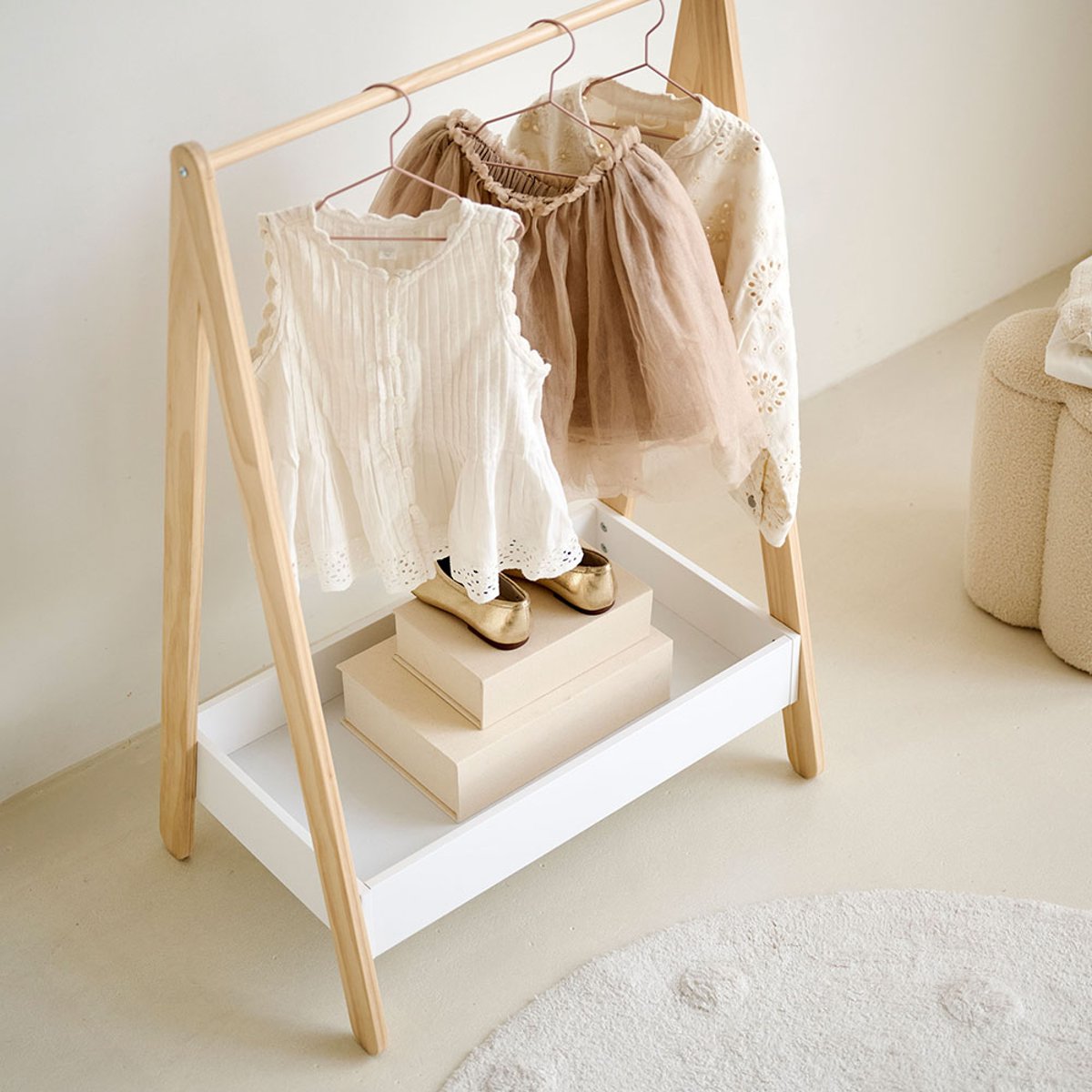 Portant à vêtements en bois «Cerise» CERISE blanc, PETITE AMELIE