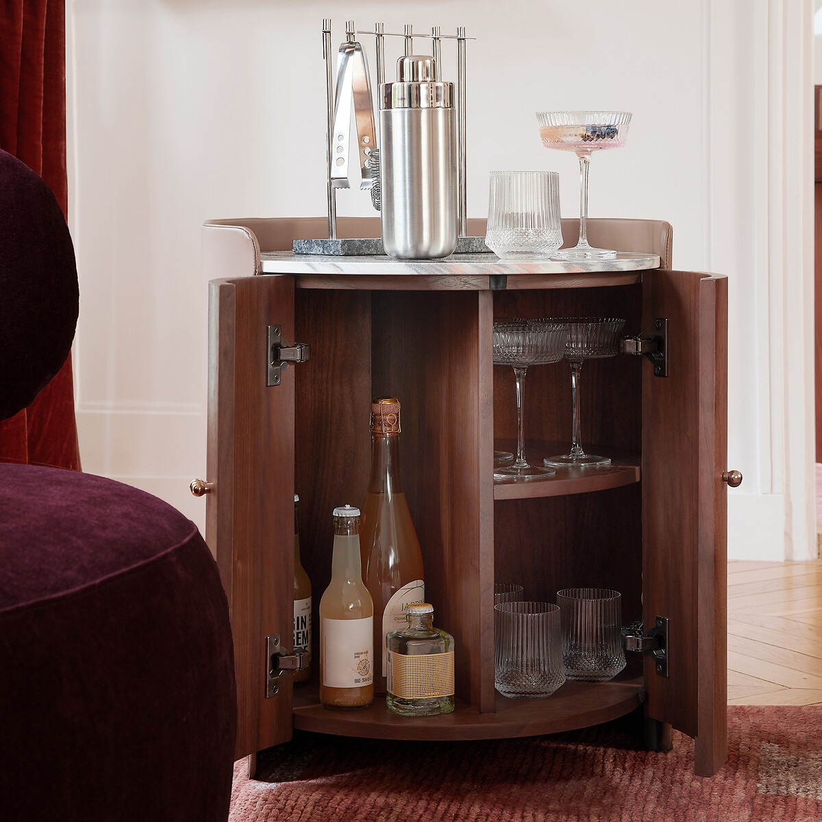 Mesa auxiliar minibar, en chapa de nogal, cerámica y piel, FIRMO nogal, AM.PM