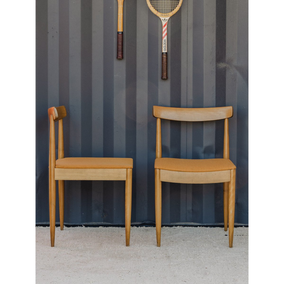 Lot de 5 chaises en bois et tissu beige Alma N°1489 - Bon état bois clair, DEBONGOUT