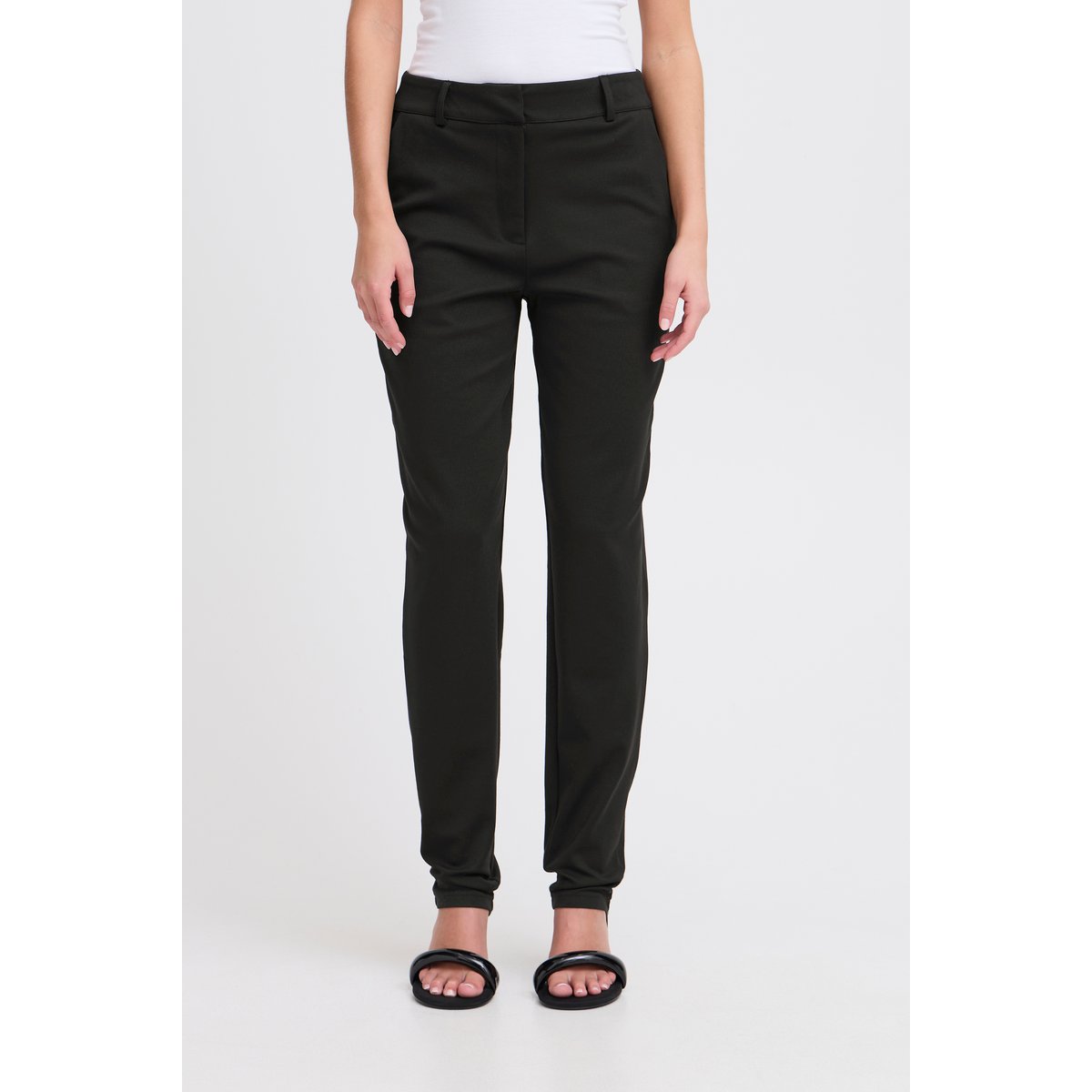 Pantalon coupe classique, jambes droits, taille mi-haute noir, ICHI