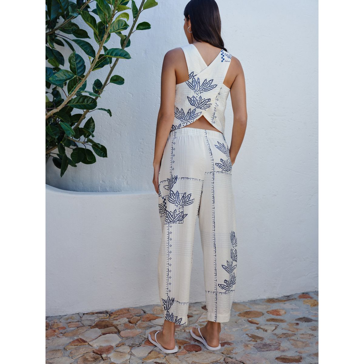 Pantalon barrel avec lin imprimé palmier écru/marine, NEXT
