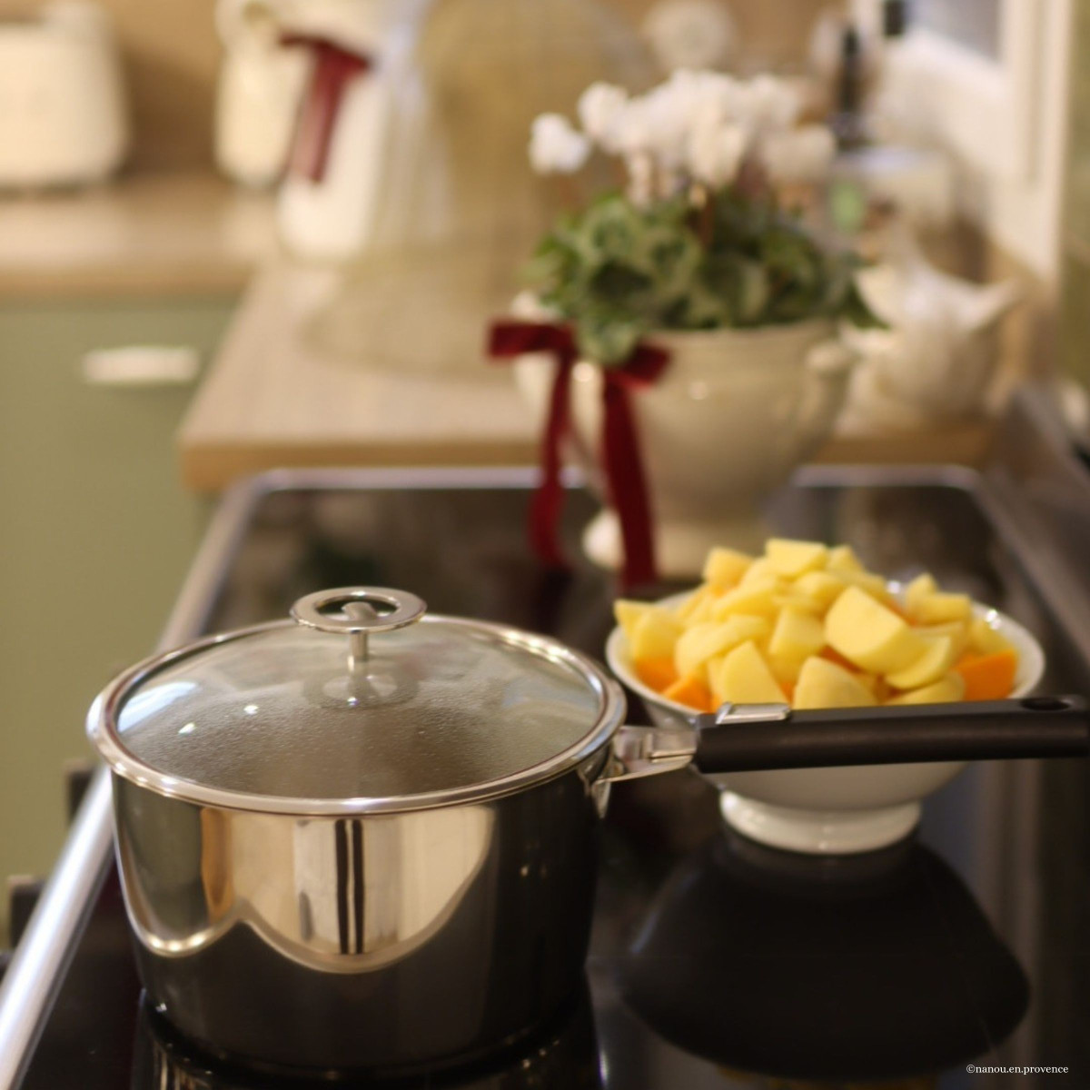 Lot 6 pièces - 3 casseroles, 2 poêles revêtement céramique et 1 poignée noire - MALICE inox, CUISINOX