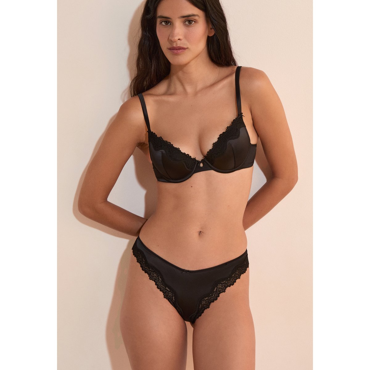 Soutien-gorge N.2 - Le push-up plongeant satiné CHUCHOTEE noir, ETAM