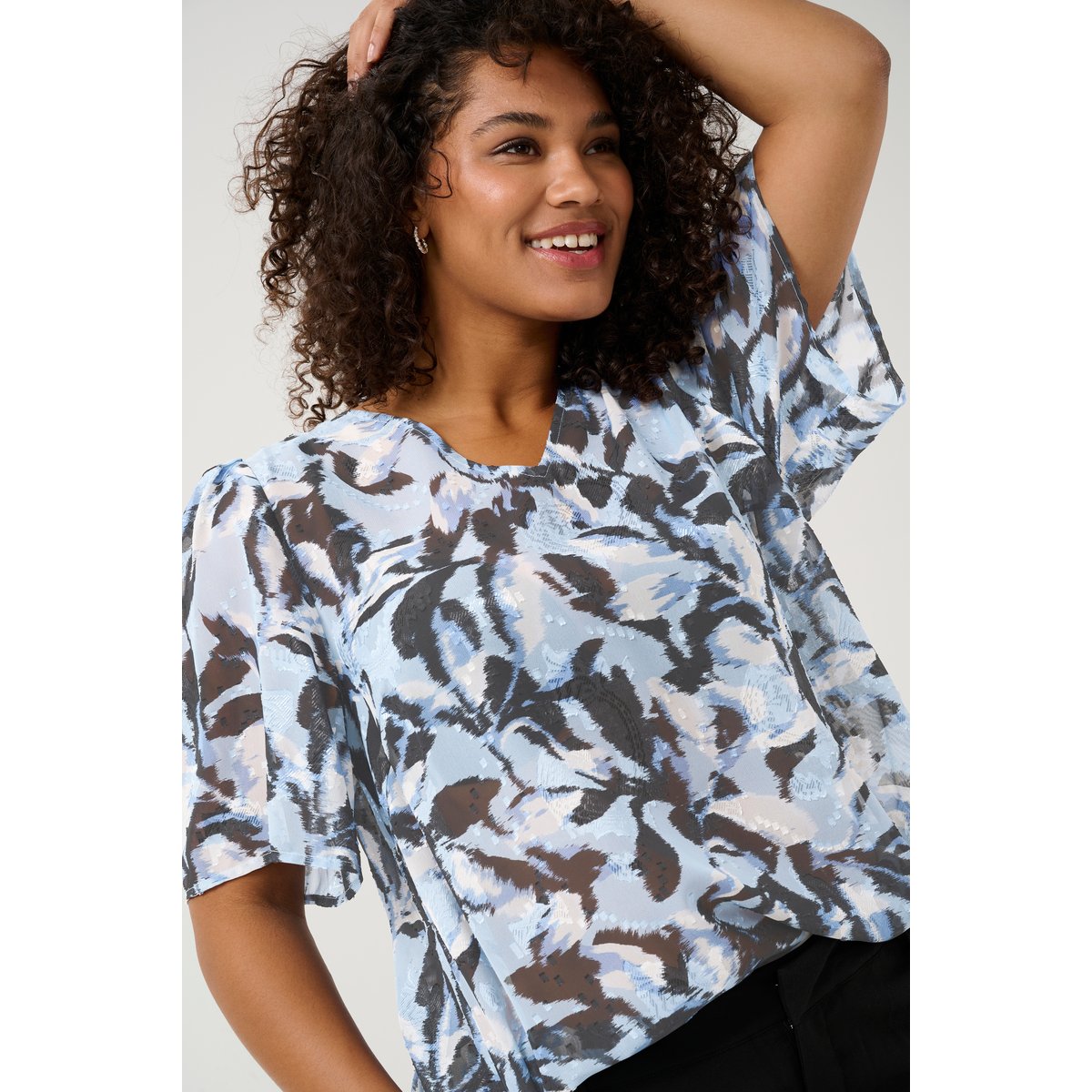 Blouse with short sleeve bleu floral, KAFFE CURVE