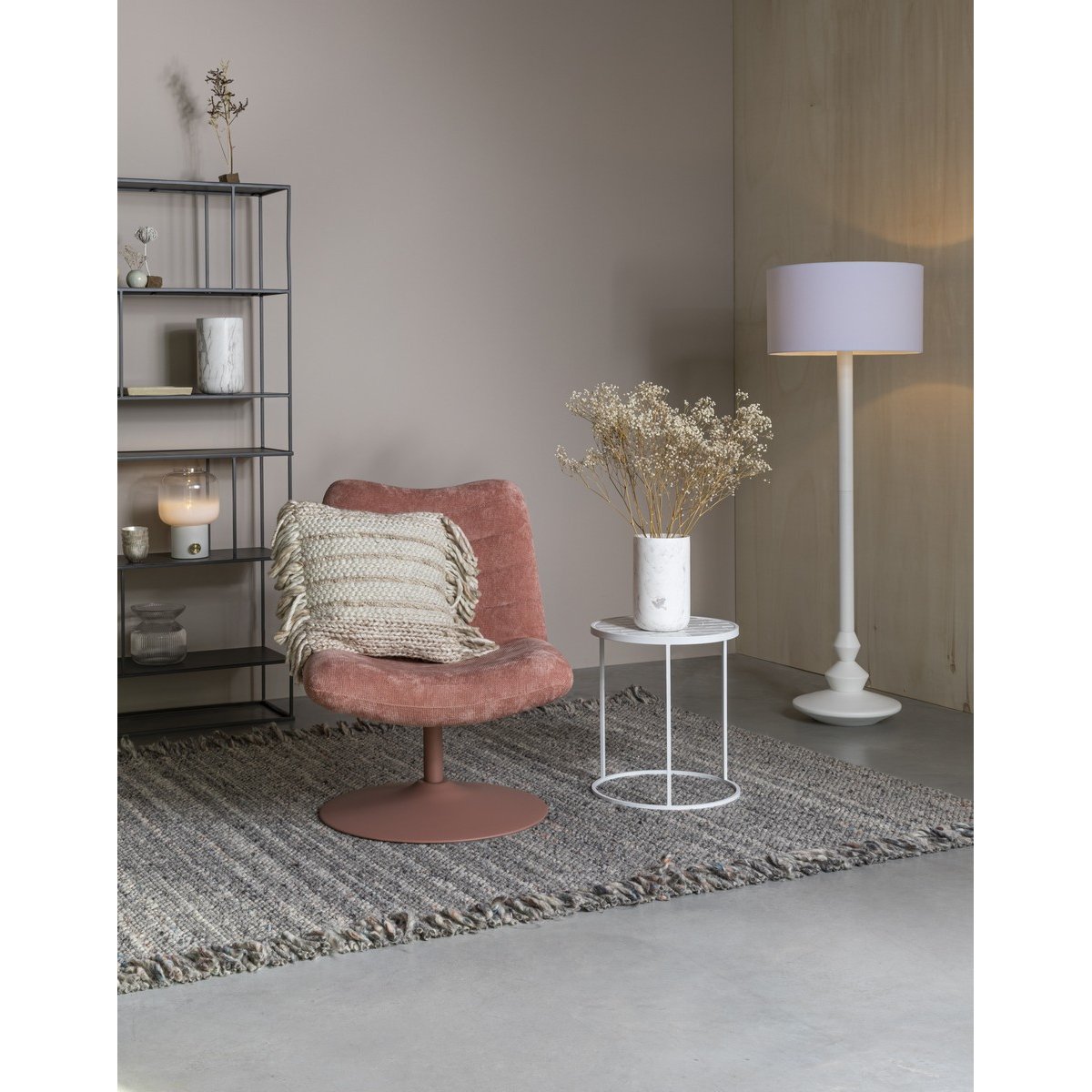 Fauteuil lounge en velours doux - BUBBA rose, ZUIVER