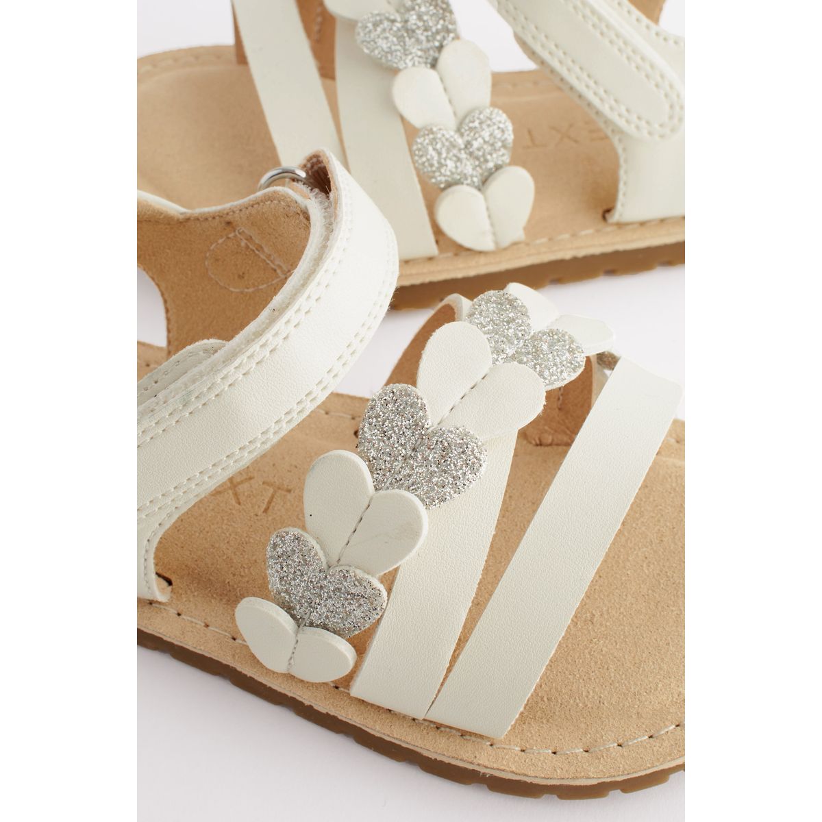 Sandales avec cœur coupe classique blanc, NEXT