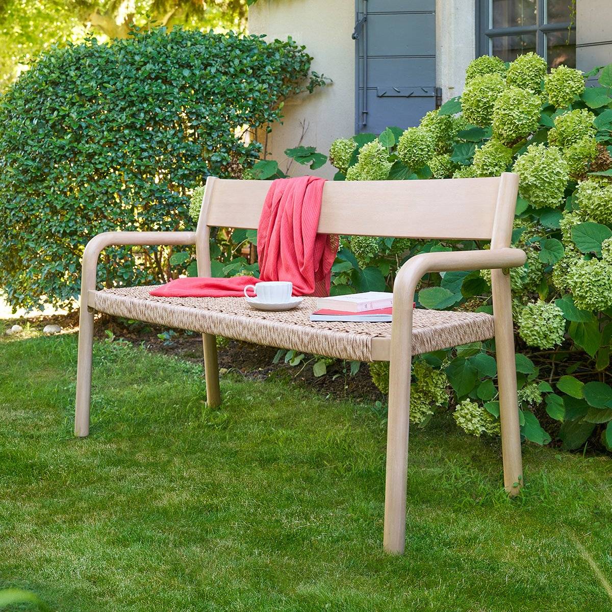 Banc de jardin 3 places en eucalyptus et résine tressée WOOKY beige, HESPERIDE