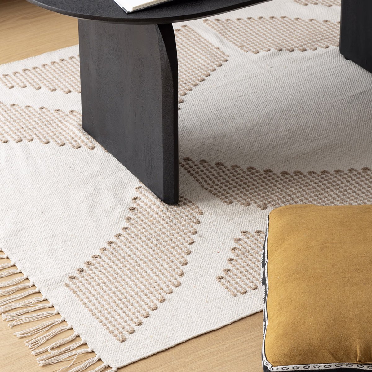 Tapis broderie INUIT blanc chaud, ATMOSPHERA