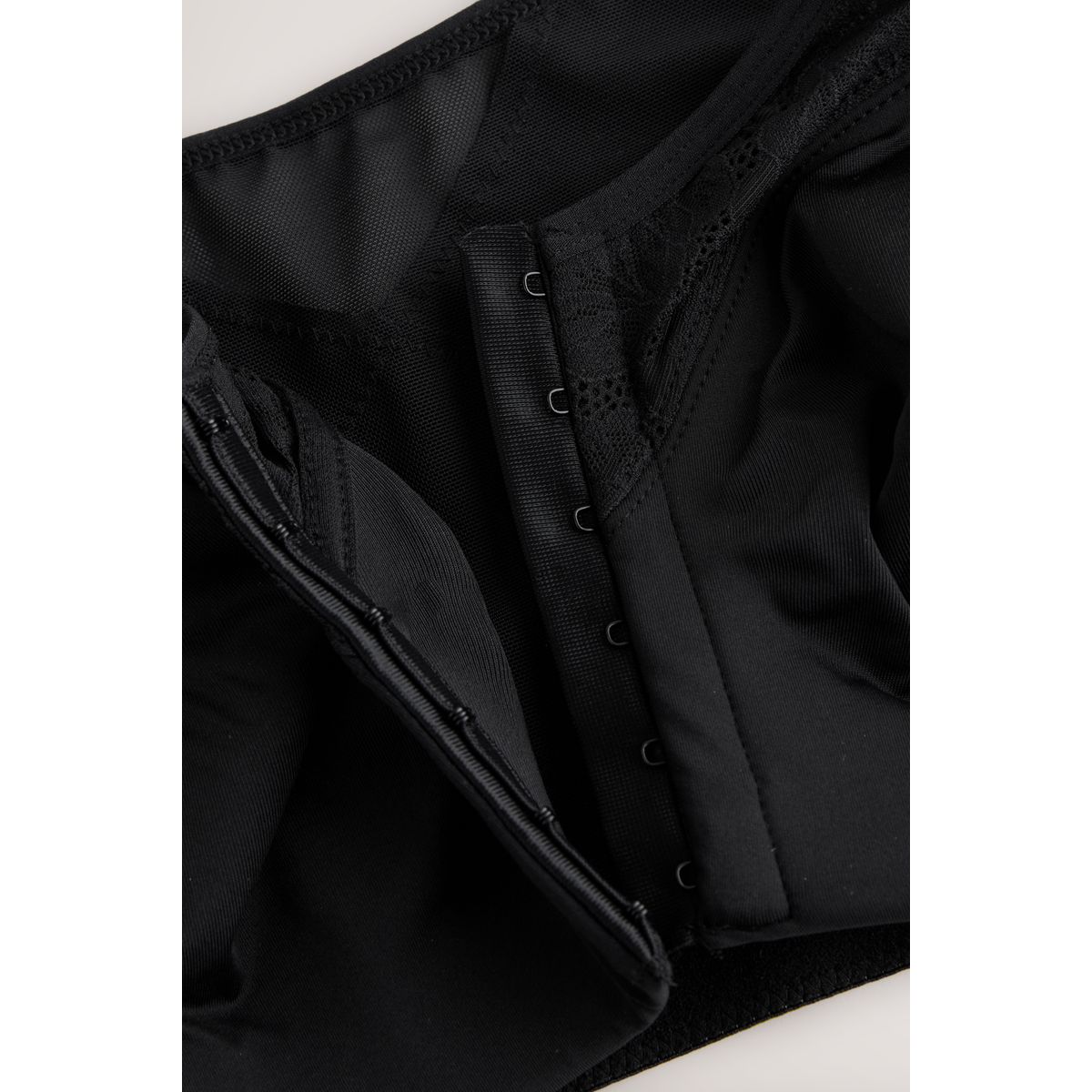Soutien-gorge avec fermoir devant et dos noir, NEXT