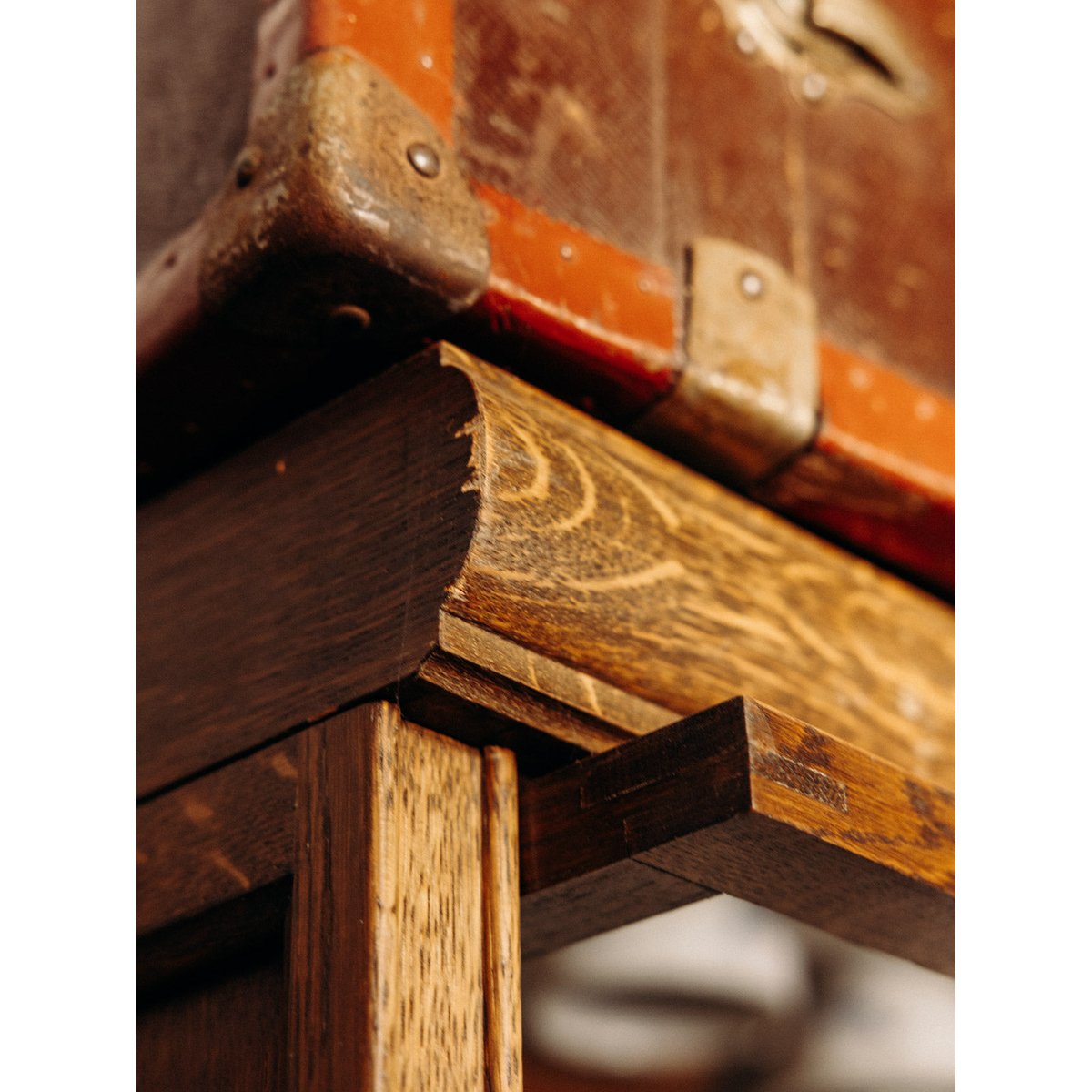 Vitrine modulable en bois brut Victoria N°1318 - Bon état bois foncé, DEBONGOUT