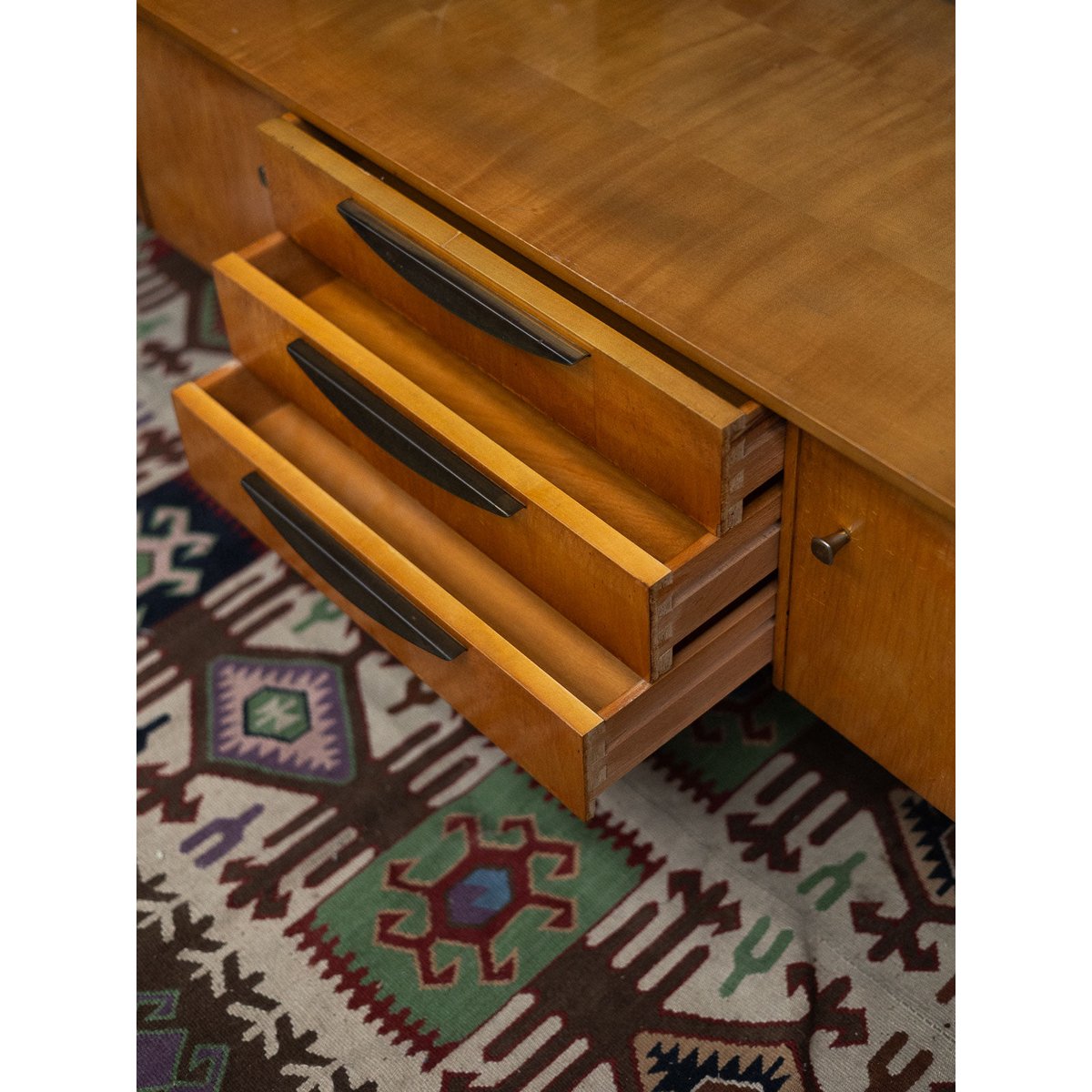 Enfilade bois clair laqué Margaret N°490 - Bon état bois clair, DEBONGOUT