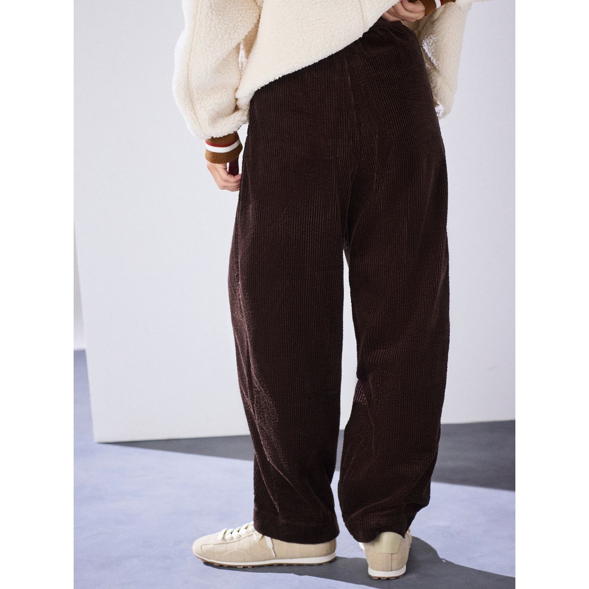Pantalon ample en velours côtelé doux marron chocolat, NEXT