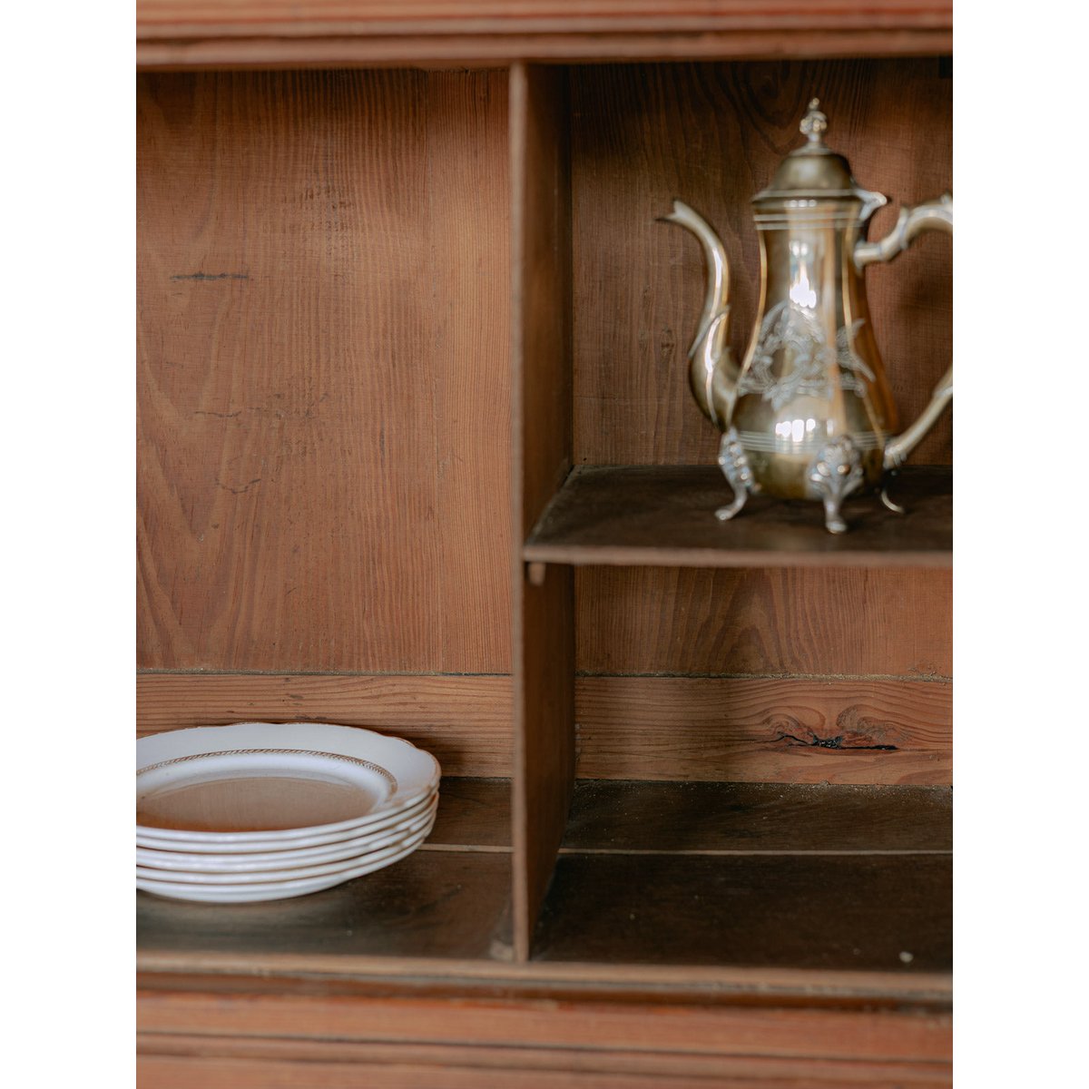 Buffet de rangement avec compartiment en marbre blanc Gilbert N°1714 - Bon état bois foncé, DEBONGOUT