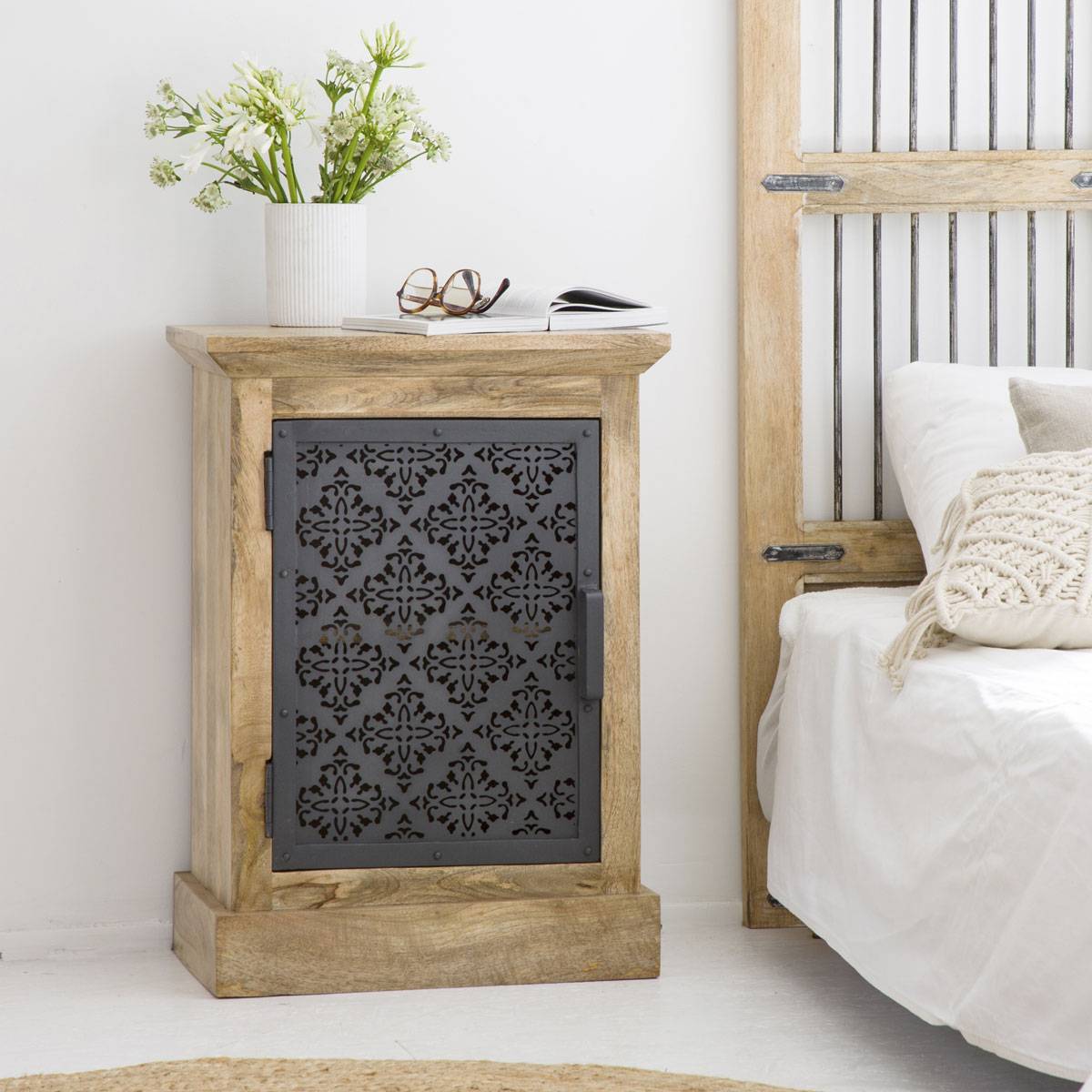 Chevet en bois de manguier SAHARA gris, MADE IN MEUBLES