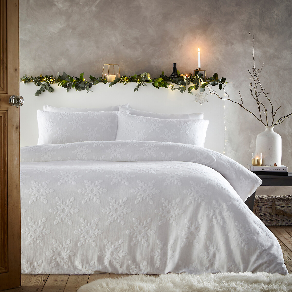 Snowflake Tufted 100% Cotton Duvet and Pillowcase Set white, FURN.
