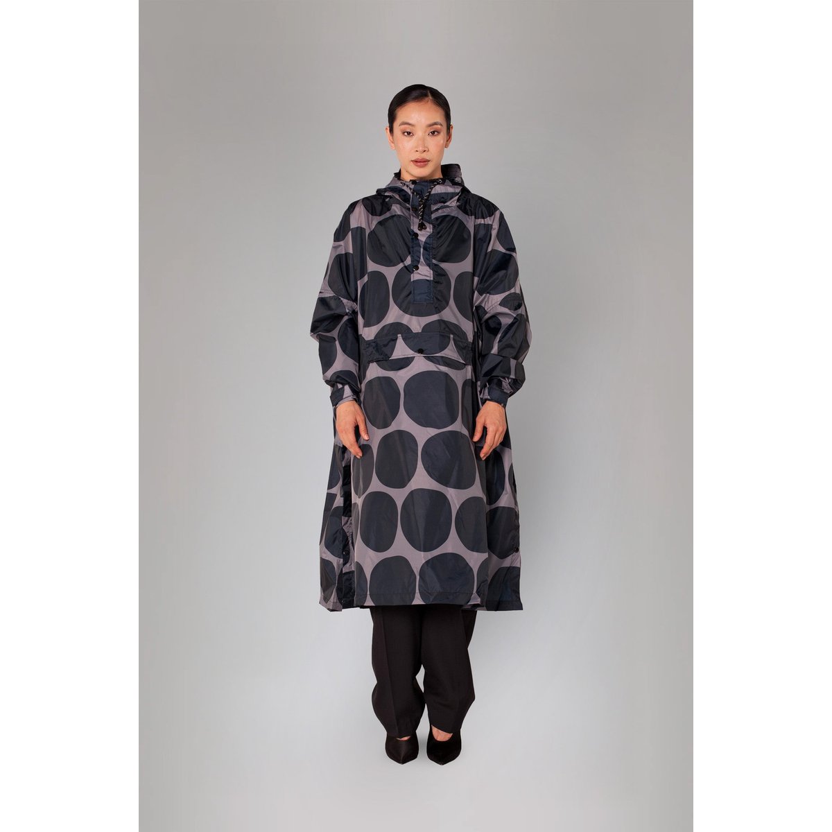 Poncho de pluie imperméable BLACK POLKA noir à pois, RAINKISS