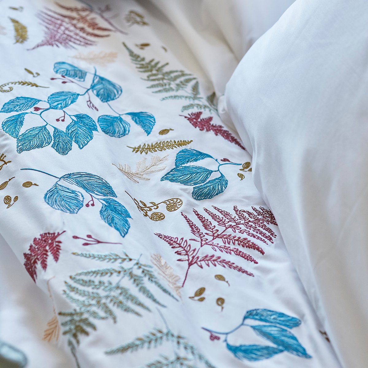 Housse de couette brodée SOUS-BOIS mascarpone, SYLVIE THIRIEZ