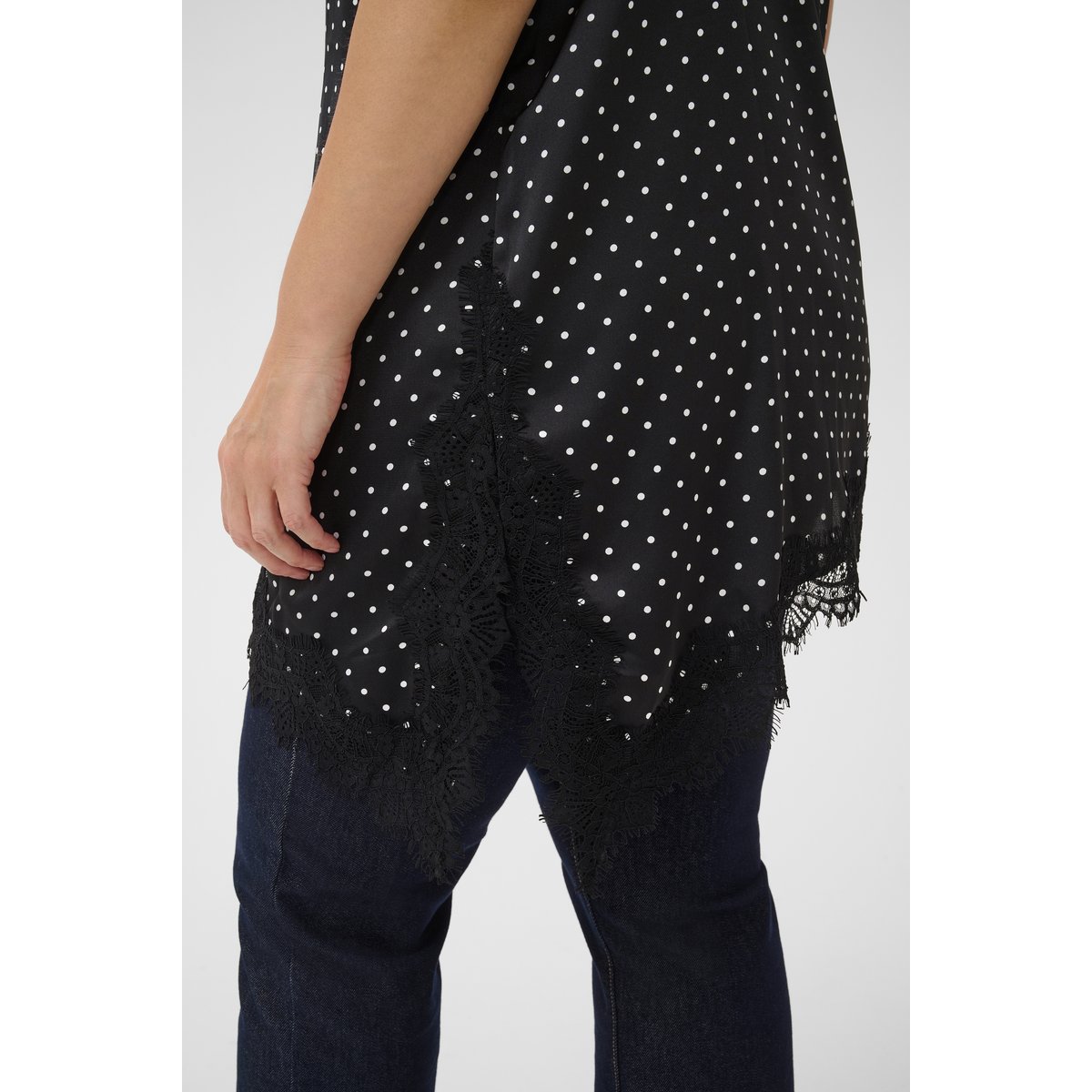 Blouse sans manches noir black w. white dot, KAFFE CURVE