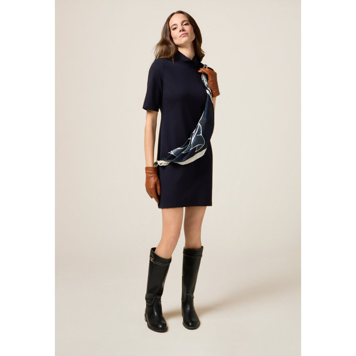 Robe fourreau avec détail foulard. bleu, OLTRE