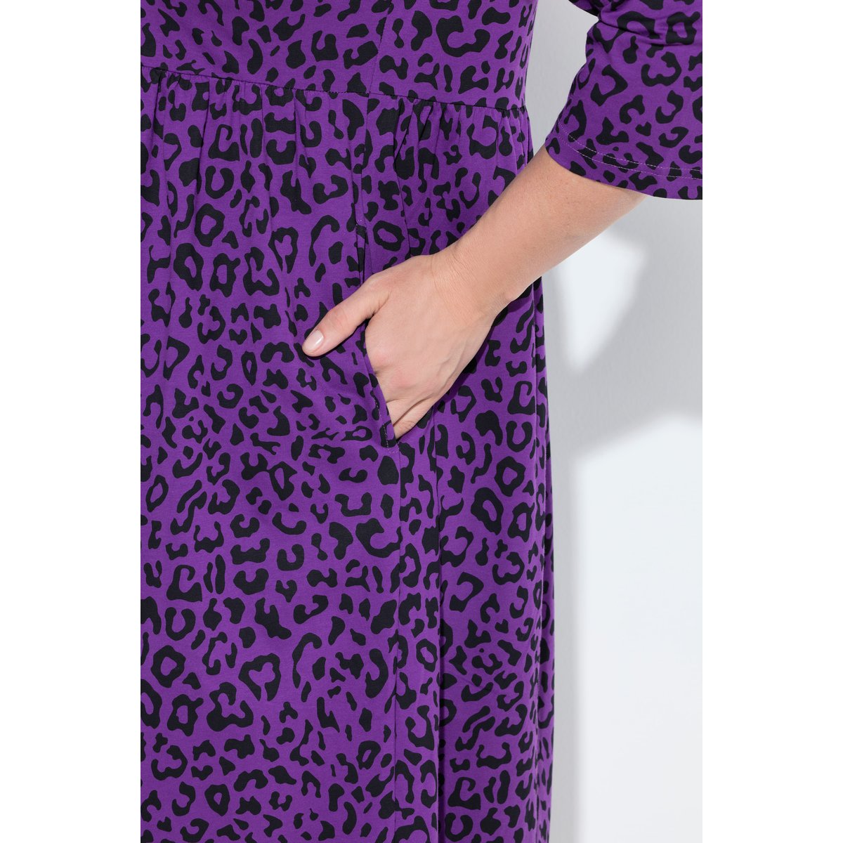 Robe en jersey à coupe évasée. Col tunisien violet, ULLA POPKEN