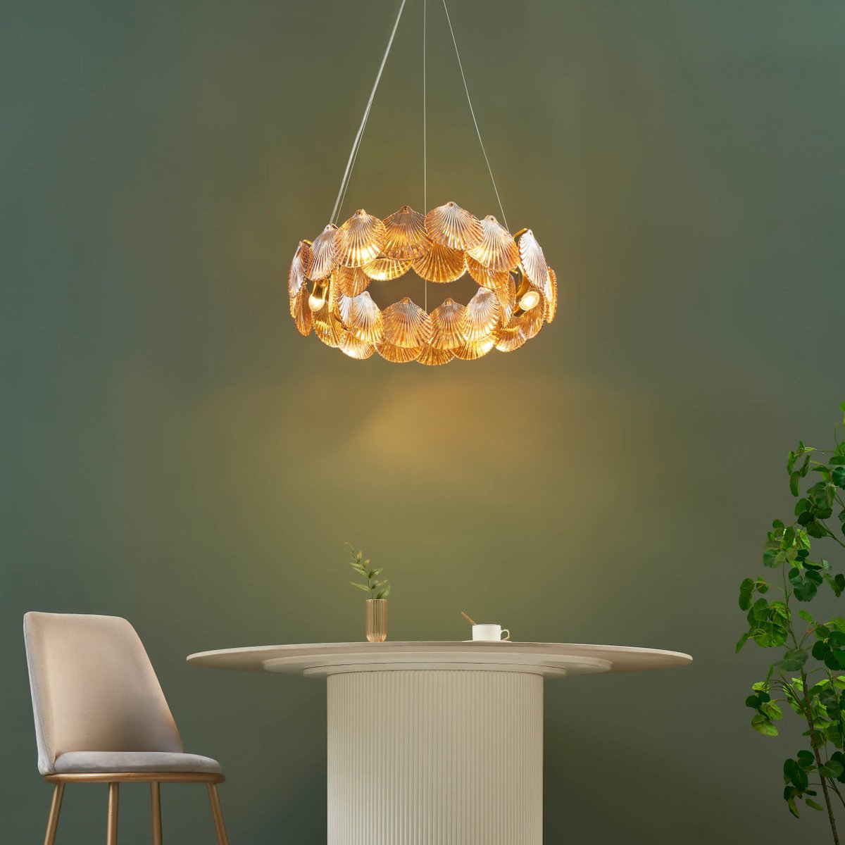 Suspension à verres coquillages - AMANDA ambré et laiton, KOSILUM
