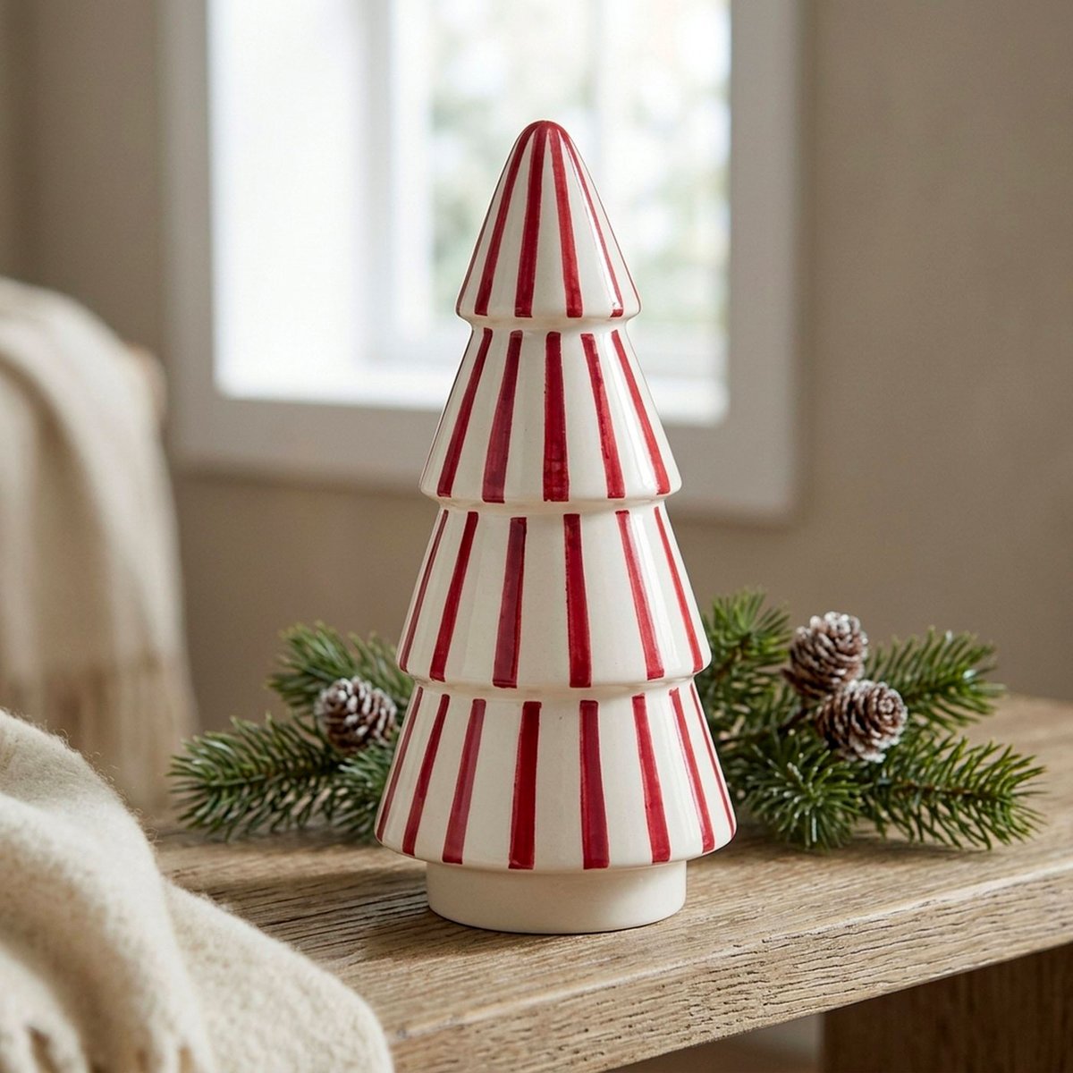 Objet décoratif à poser Sapin de Noël en céramique blanc et rouge 9x9x19.5cm rouge, WADIGA