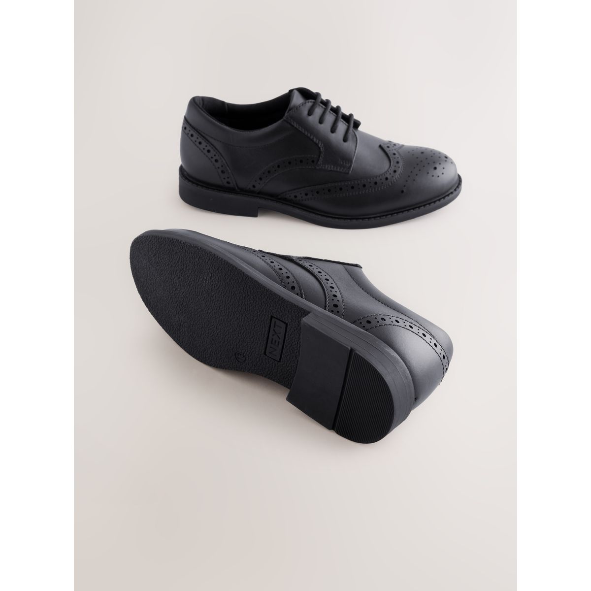 Chaussures richelieu à lacets en cuir noir, NEXT