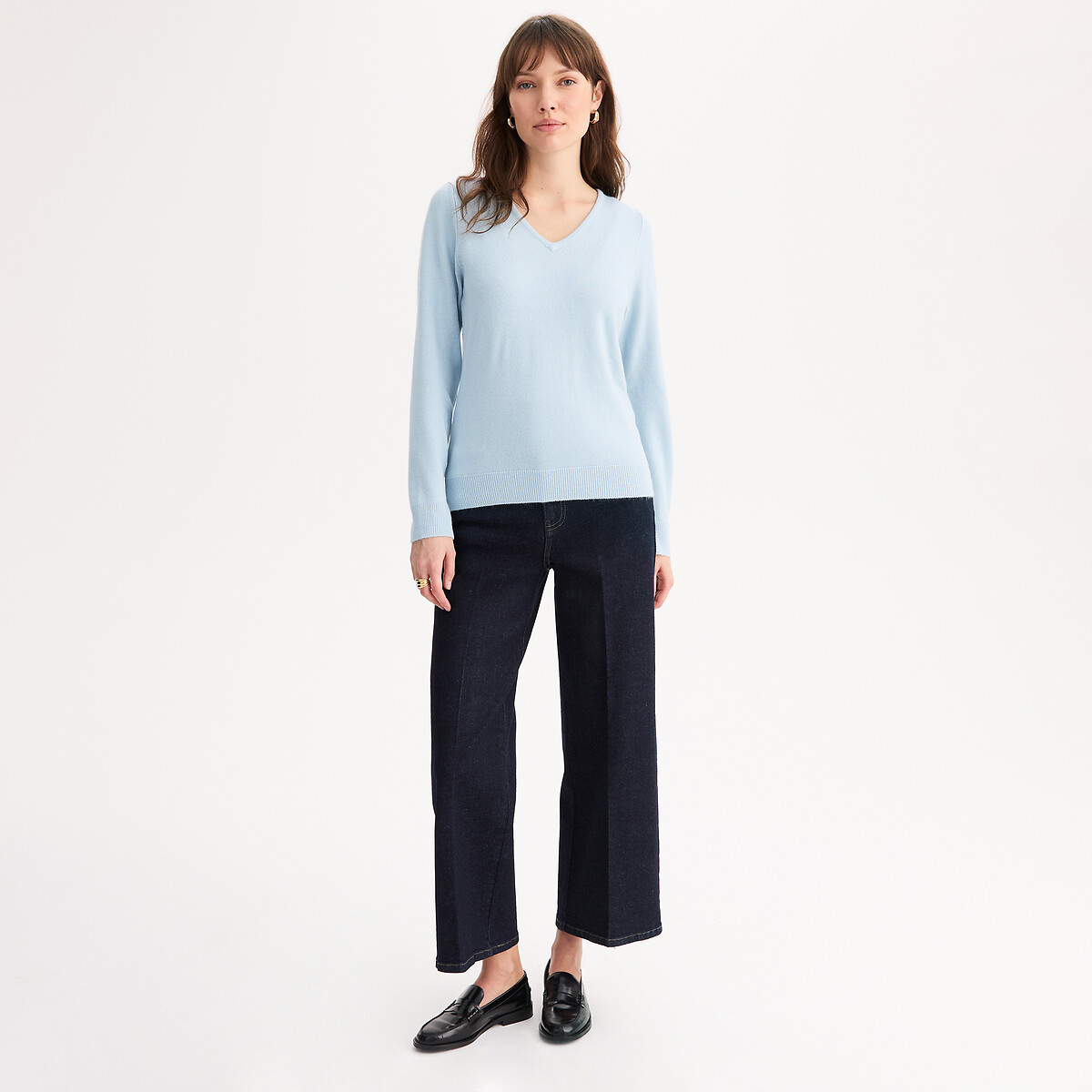 Pull col V, fine maille au toucher très doux bleu clair, ANNE WEYBURN